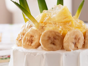パイナップルとバナナのデコレーションケーキ アレルギー対応食品 除去食レシピ アレルギー対応食品 もぐもぐ共和国